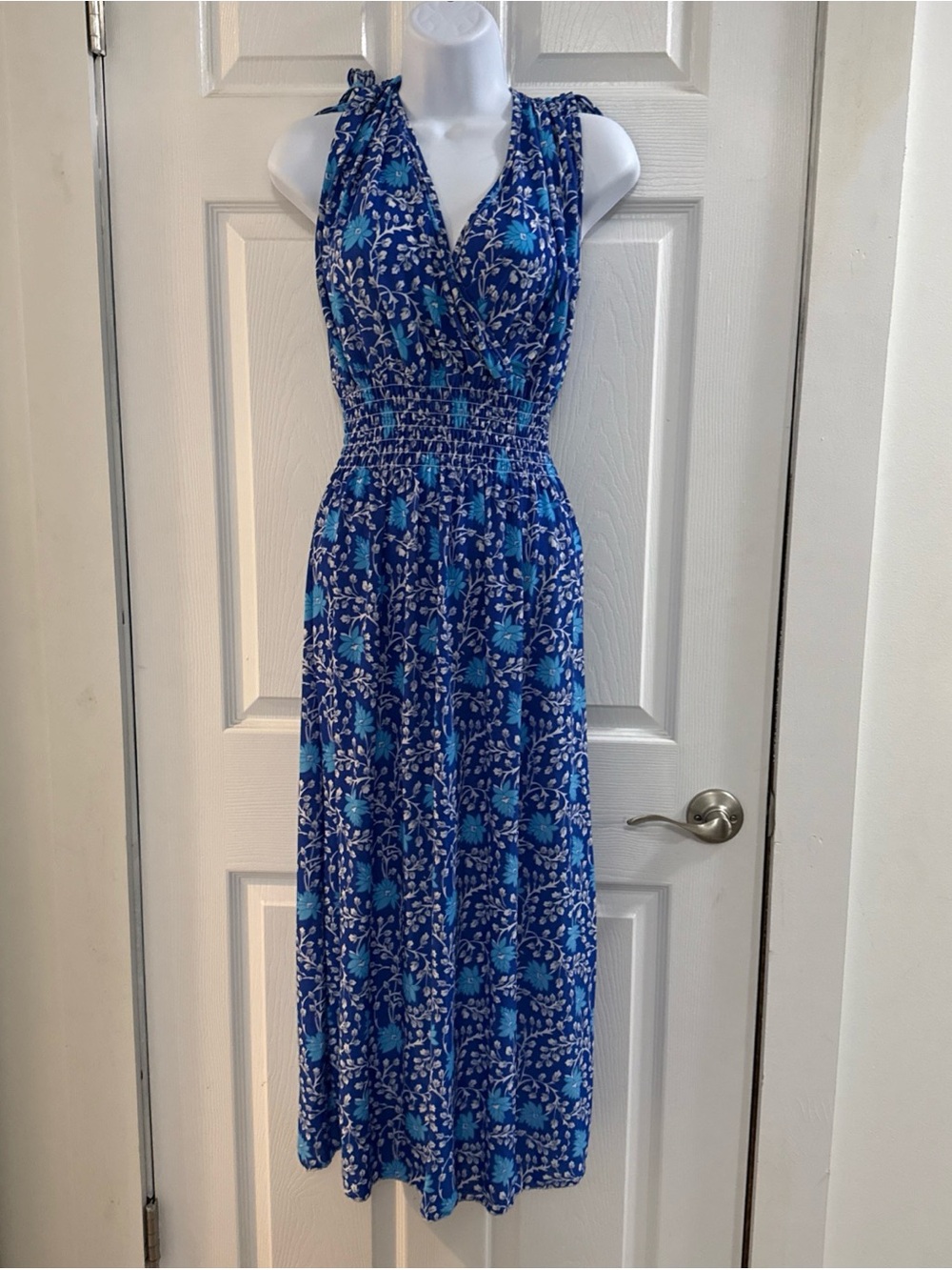 Fc Blue Ditsy Floral Maxi Dress Smocked Accent Ties Stretch Beach Resort M - L